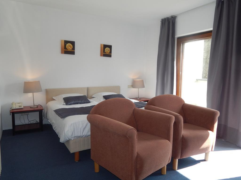 Hotel Le Martin Pecheur Fauvillers Habitación foto
